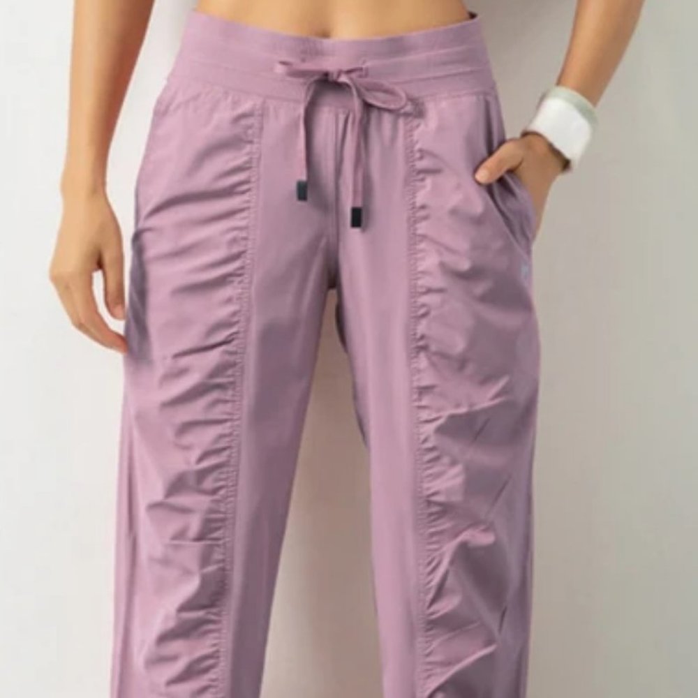Jogger Studio Style Pleated Pant